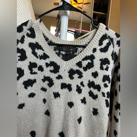 Love Tree Large Women’s Leopard Spots Knit Woven Sweater Comfy NWOT V-neck - Picture 1 of 13